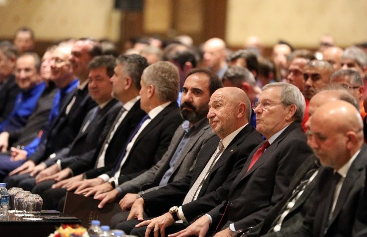 2020 yılı FIFA hakemlerinin kokartları takıldı