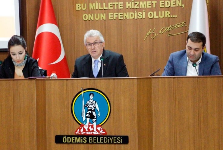 Belediye başkan yardımcısının maaşı meclisi karıştırdı