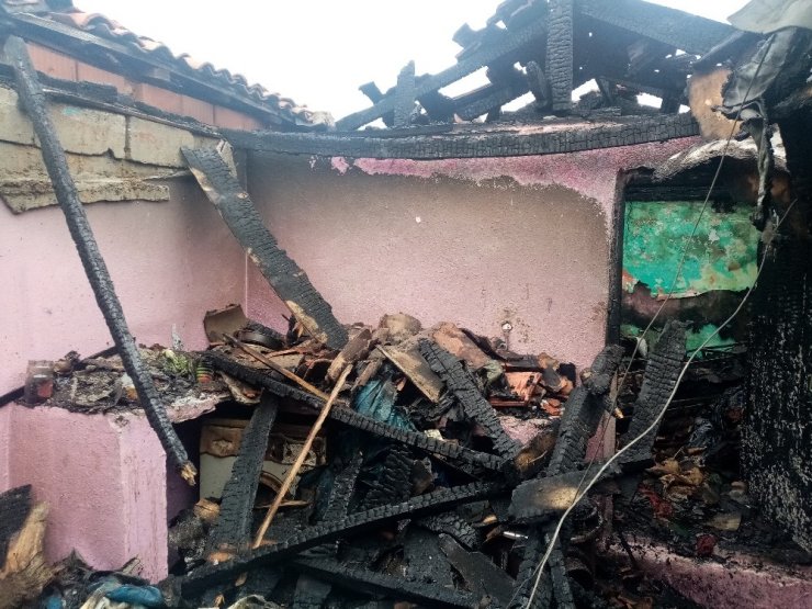 Tekirdağ’da tek katlı ev alev topuna döndü
