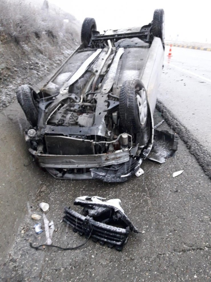 Kastamonu’da yoldan çıkan otomobil takla attı: 2 yaralı