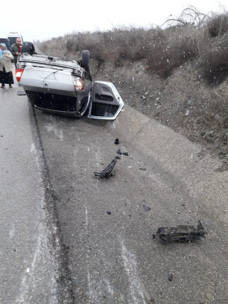 Kastamonu’da yoldan çıkan otomobil takla attı: 2 yaralı