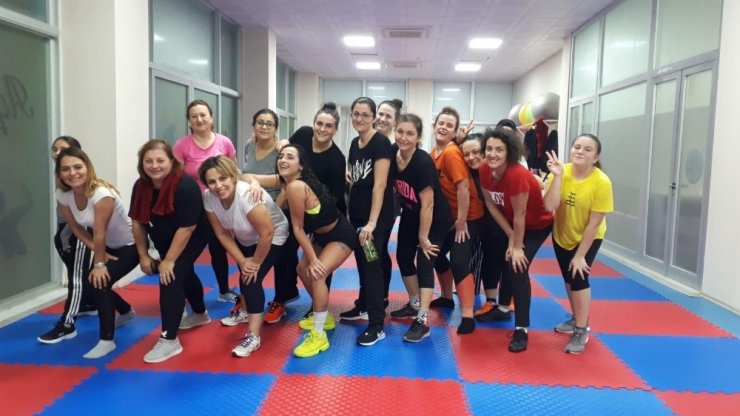 Turgutlu’da Zumba derslerine yoğun ilgi