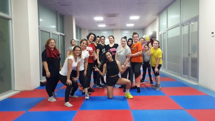 Turgutlu’da Zumba derslerine yoğun ilgi
