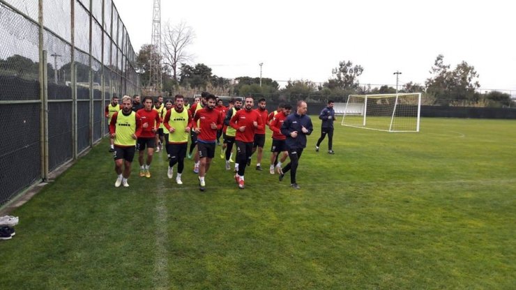 Yeşilyurt Belediyespor’da Gülerce takımının başında ilk çalışmaya çıktı