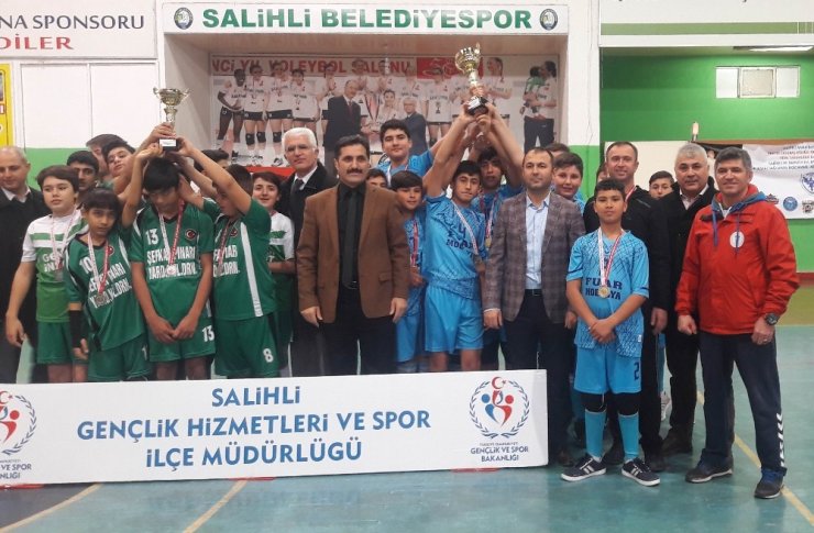 Poyrazdamları voleybolda Manisa şampiyonu