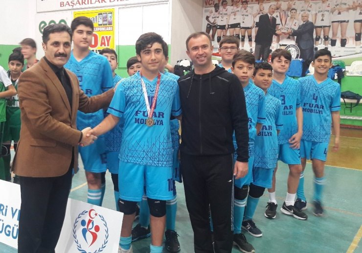 Poyrazdamları voleybolda Manisa şampiyonu