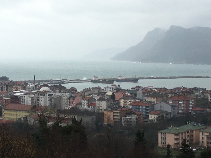 Amasra’da fırtına hayatı olumsuz etkiledi