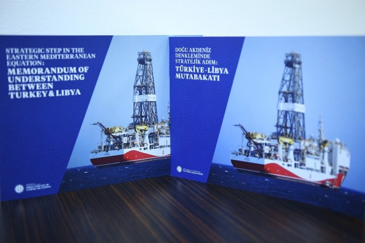 Cumhurbaşkanı Erdoğan’dan Putin’e "Türkiye-Libya mutabakatı" kitabı
