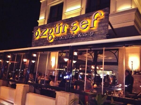 Ünlü şefe icra şoku