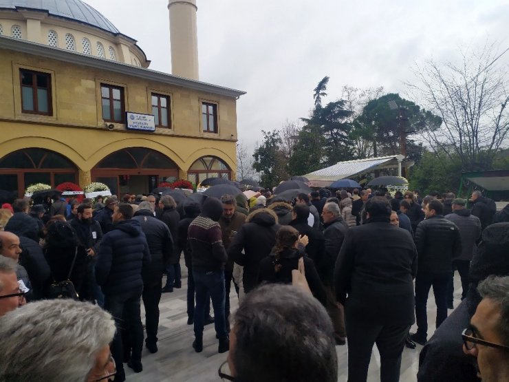 Ünlü çiftin bıçaklanarak öldürülen oğlu Emre Tyler Mays son yolculuğuna uğurlandı