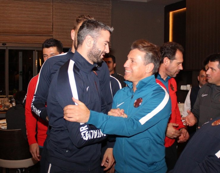 Antalyaspor’da kaleci Ferhat’a sürpriz doğum günü