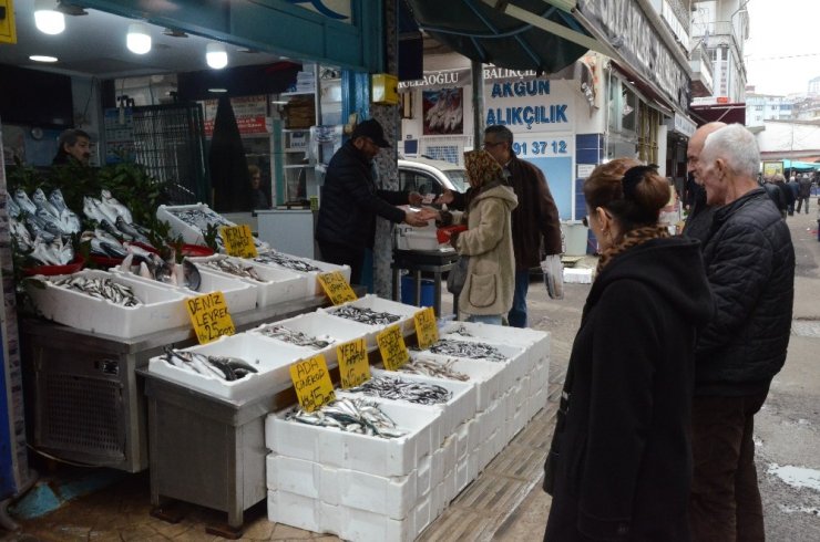 Gürcistan hamsisi tezgahları süslüyor
