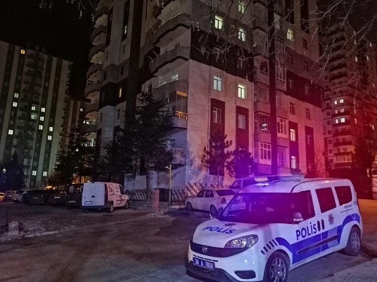 Bunalıma girdi, kendini astı