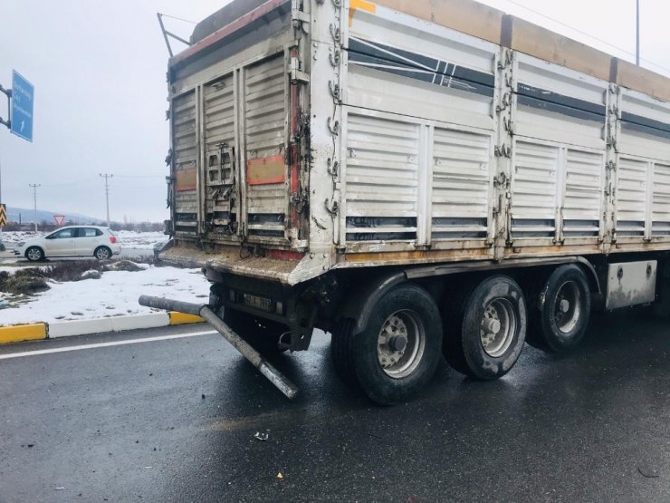Konya’da kamyonla tır çarpıştı: 1 yaralı