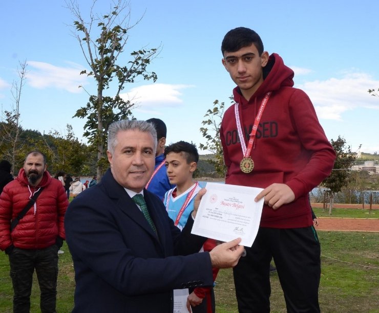 Kuşadası 400 genç sporcuyu ağırladı