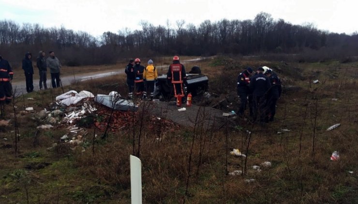 Sakarya’da kontrolden çıkan otomobil takla attı: 1 ölü