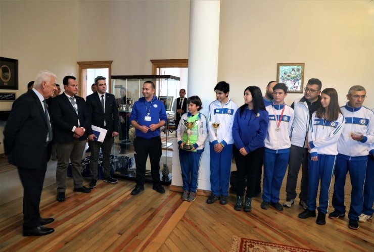 Büyükşehir sporcularından Başkan Gürün’e ziyaret