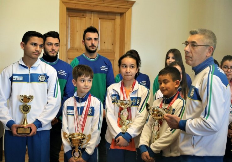 Büyükşehir sporcularından Başkan Gürün’e ziyaret