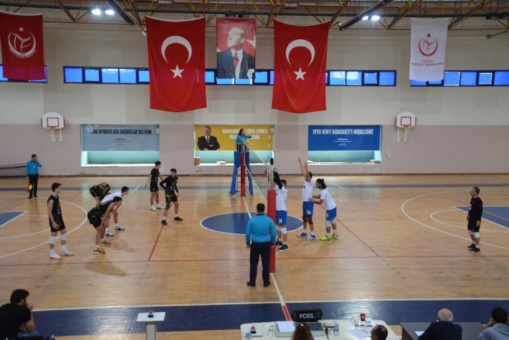 Karacabey Belediyespor Erkek Voleybol Takımı şampiyonluk yolunda iddialı