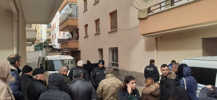 3. kattan düşen yaşlı kadın hayatını kaybetti