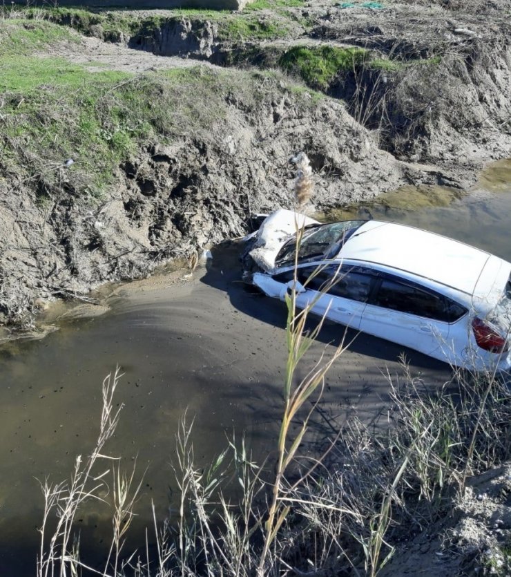Kaş’ta otomobil kanala uçtu: 1 yaralı