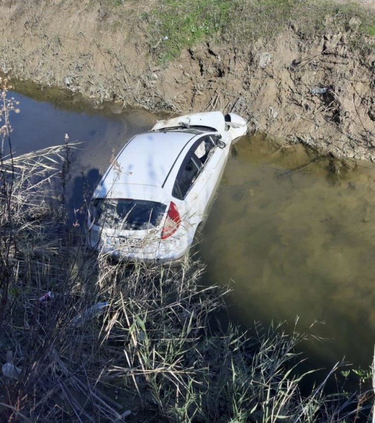 Kaş’ta otomobil kanala uçtu: 1 yaralı