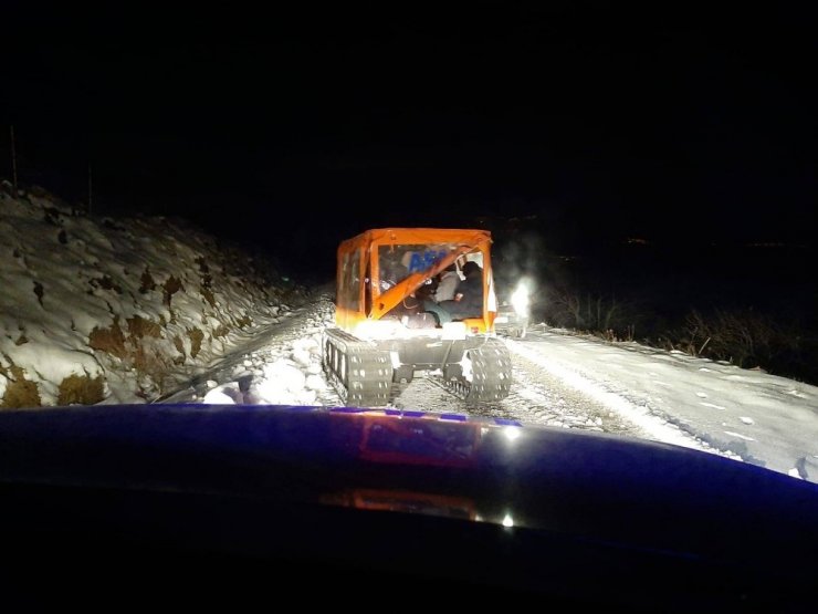 Kara saplanan kepçe operatörünü AFAD ve UMKE kurtardı