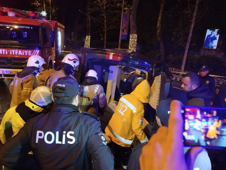 Beşiktaş’ta panelvan araç devrildi: 1 yaralı