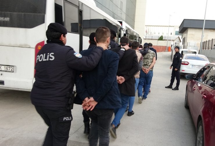 Narkotik baskınında gözaltına alınan 10 şüpheli adliyede