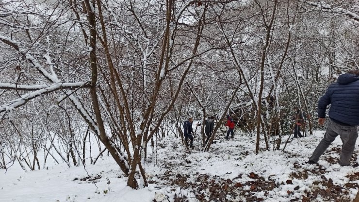 Düzce’de karda yoldan çıkan minibüs şarampole uçtu: 5 yaralı