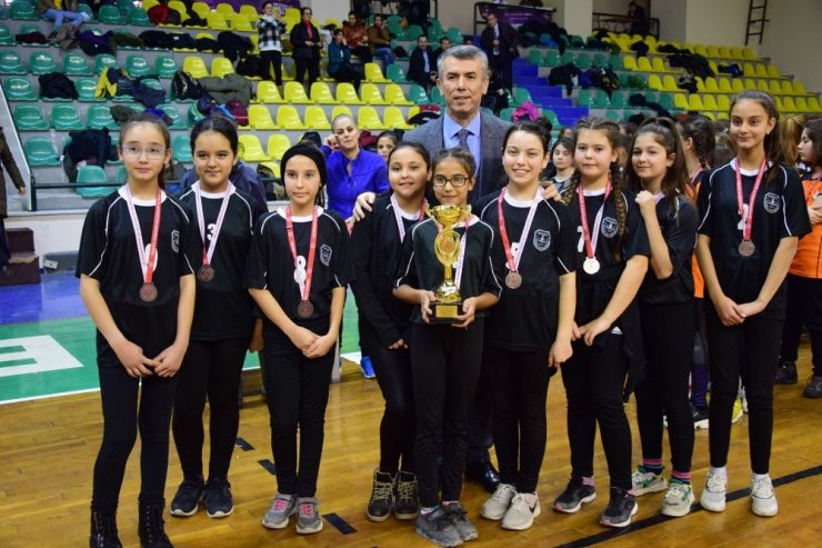 Balıkesir’de başarılı okul sporcularına ödülleri törenle verildi