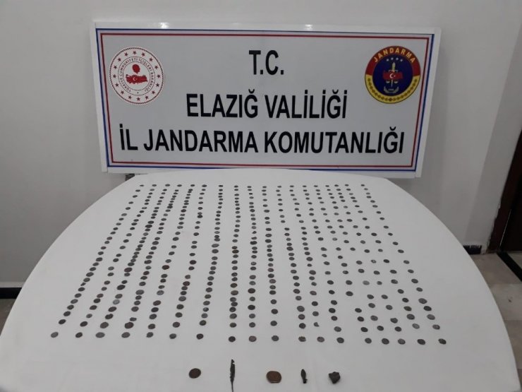Müşteri kılığındaki jandarma, tarihi eser kaçakçılarını yakaladı