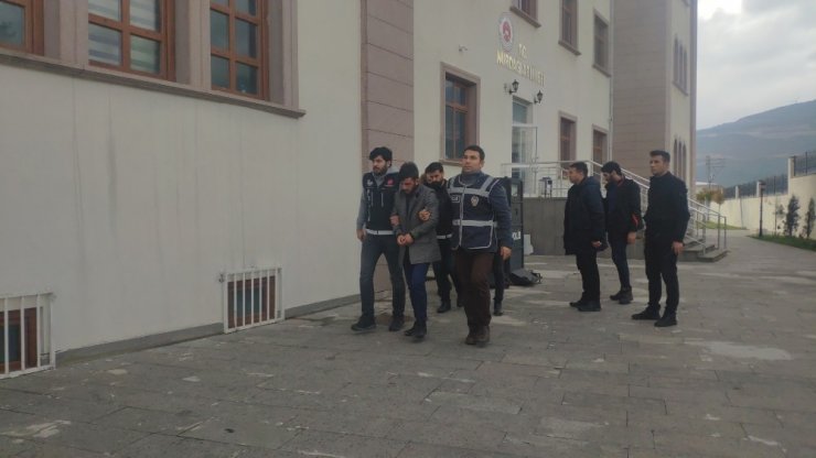 Zehir tacirlerine şafak operasyonu: 5 tutuklama