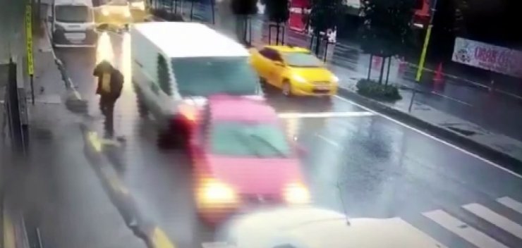İnanılmaz kazada ölümden saniyelerle böyle kurtuldu