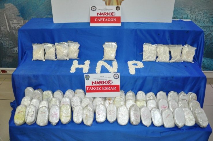 Hatay’da 20 bin adet uyuşturucu hap ve 25 kilo esrar ele geçirildi
