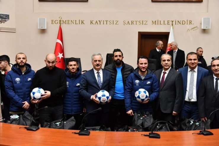 Isparta’daki amatör spor kulüplerine 250 bin liralık malzeme desteği