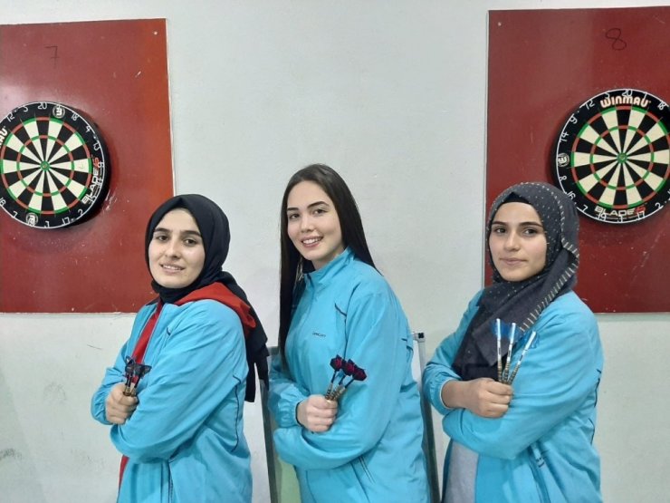 Dart şampiyonasında Salihlili öğrenciler il birincisi oldu