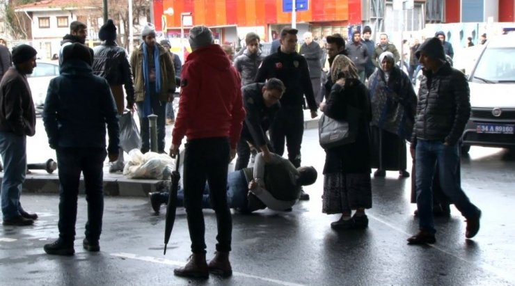Mecidiyeköy’de tenis raketi ve makasla birbirlerine saldırdılar