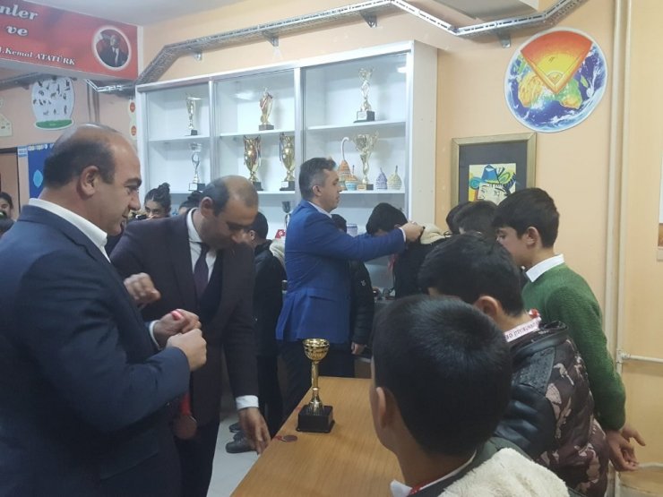 Şırnak’taki okullar arası müsabakalara Hilal Şeyhan Ortaokulu damga vurdu