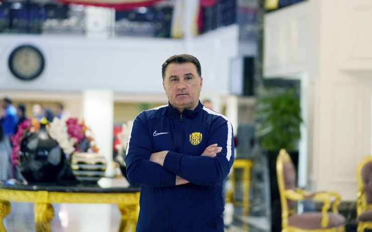 Mustafa Kaplan: “İki kanat, 1 santrfor oyuncusuna ihtiyacımız var”