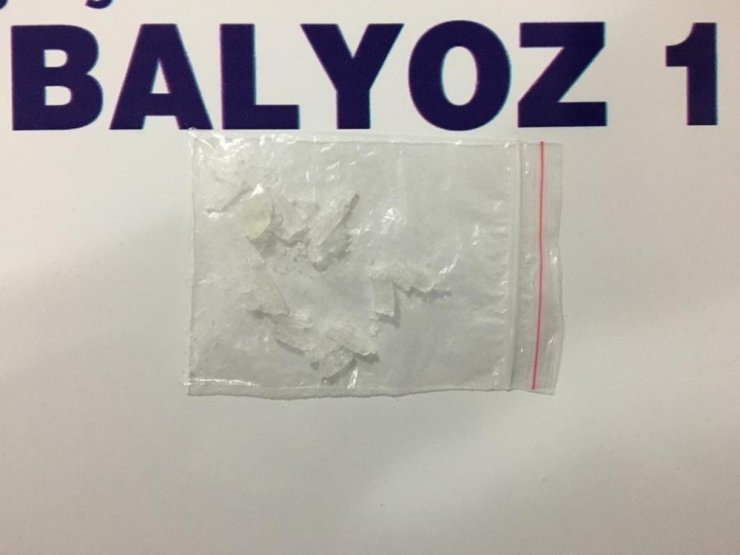 Silahlar ve uyuşturucu ele geçirildi