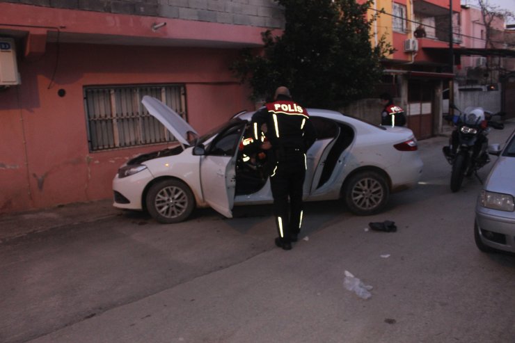 Adana'da polisten kaçmaya çalışan iki şüpheli kovalamaca sonucu yakalandı