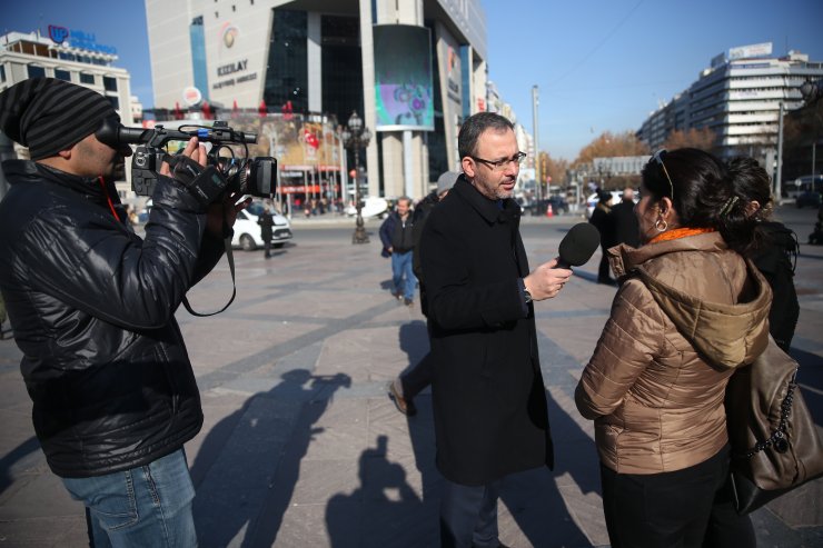 Bakan Kasapoğlu Gazeteciler Günü’nde muhabir oldu