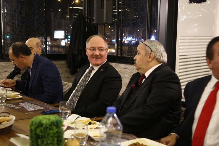 Başkan Bilgin gazetecilerle bir araya geldi