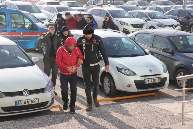 Uyuşturucu satıcısı 4 kişi adliyeye sevk edildi