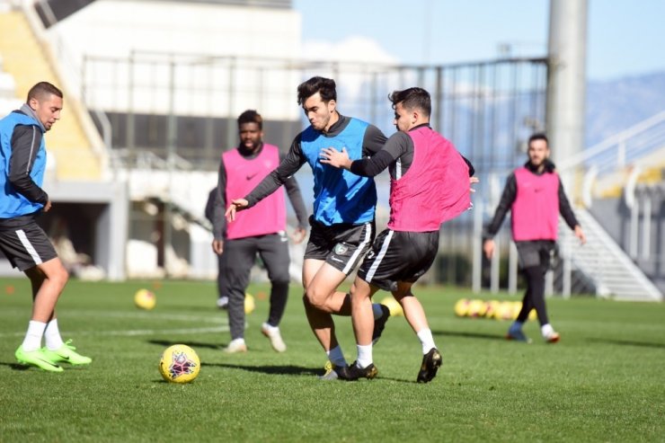 Denizlispor, Antalya’da son antrenmanın yaptı