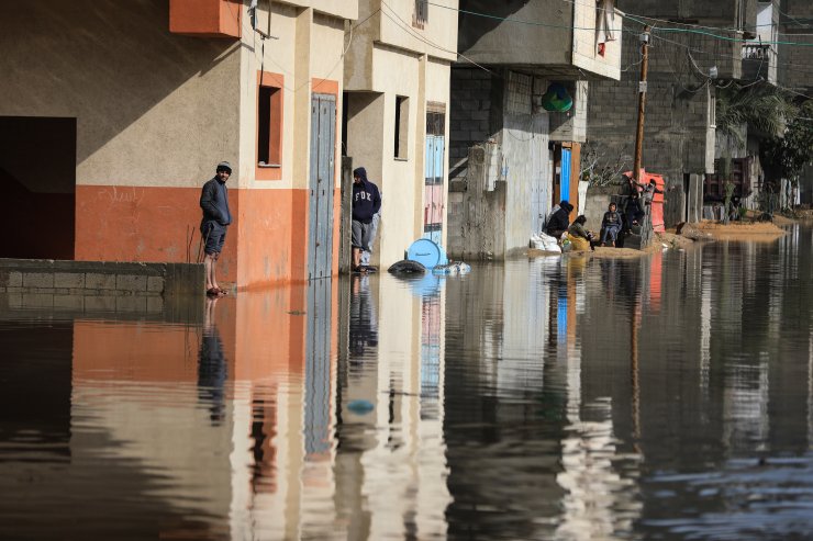 Gazze'de şiddetli yağış nedeniyle onlarca evi su bastı