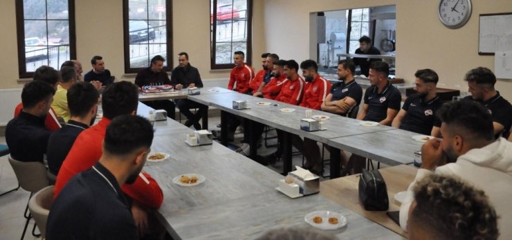 Başkan Hekimoğlu’na sürpriz doğum günü