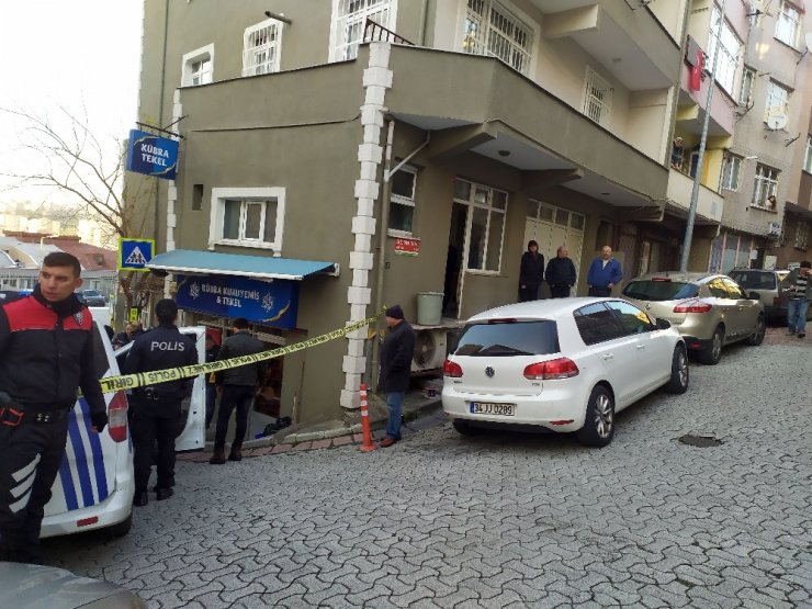 Akrabaların kavgasında araya giren komşu yaralandı