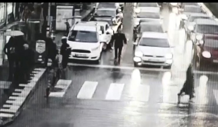 Bulduğu parayla iş kurmak için köfte makinesi almış